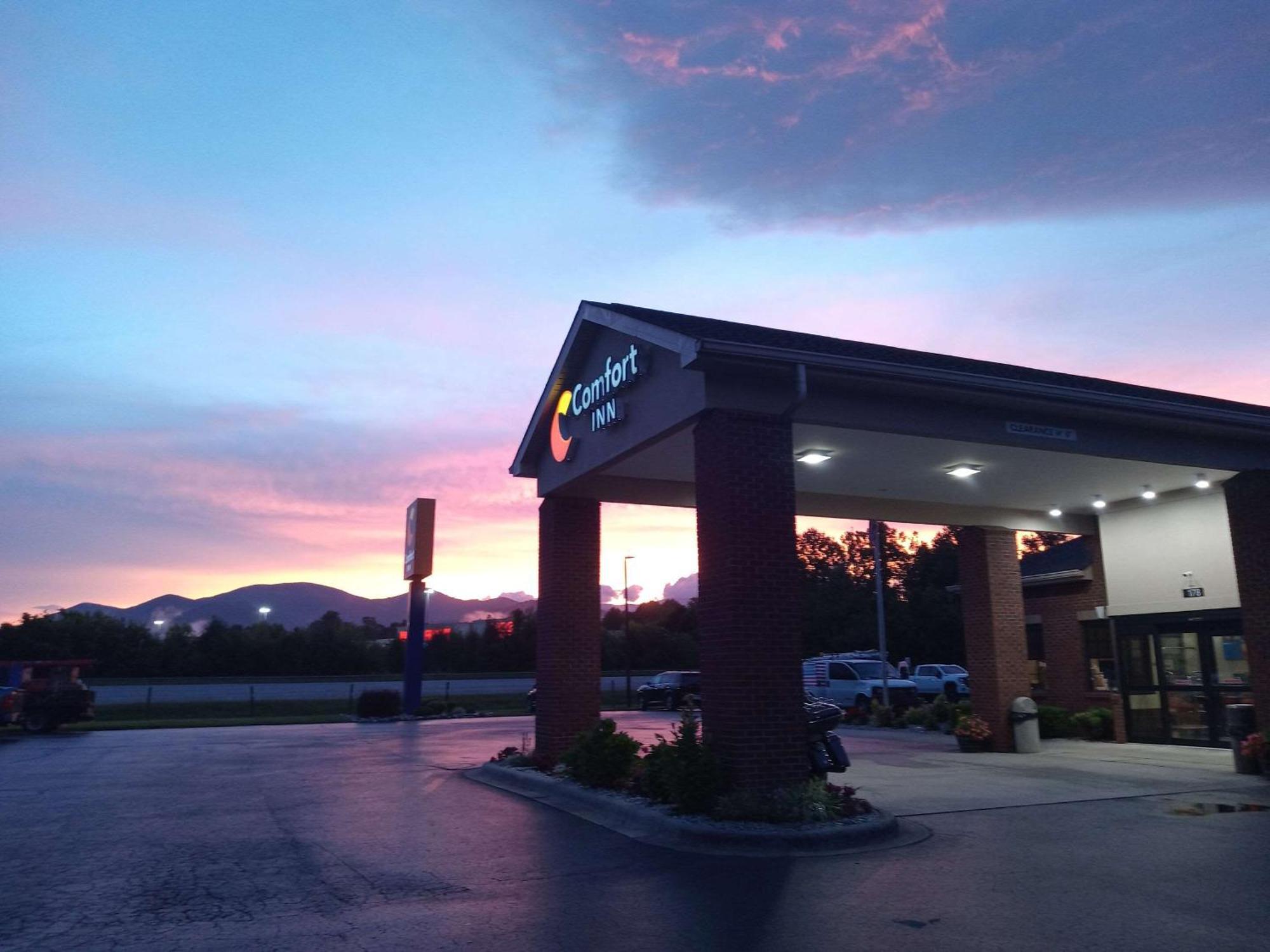Comfort Inn Near Downtown & Blue Ridge Pkwy Marion Exterior photo